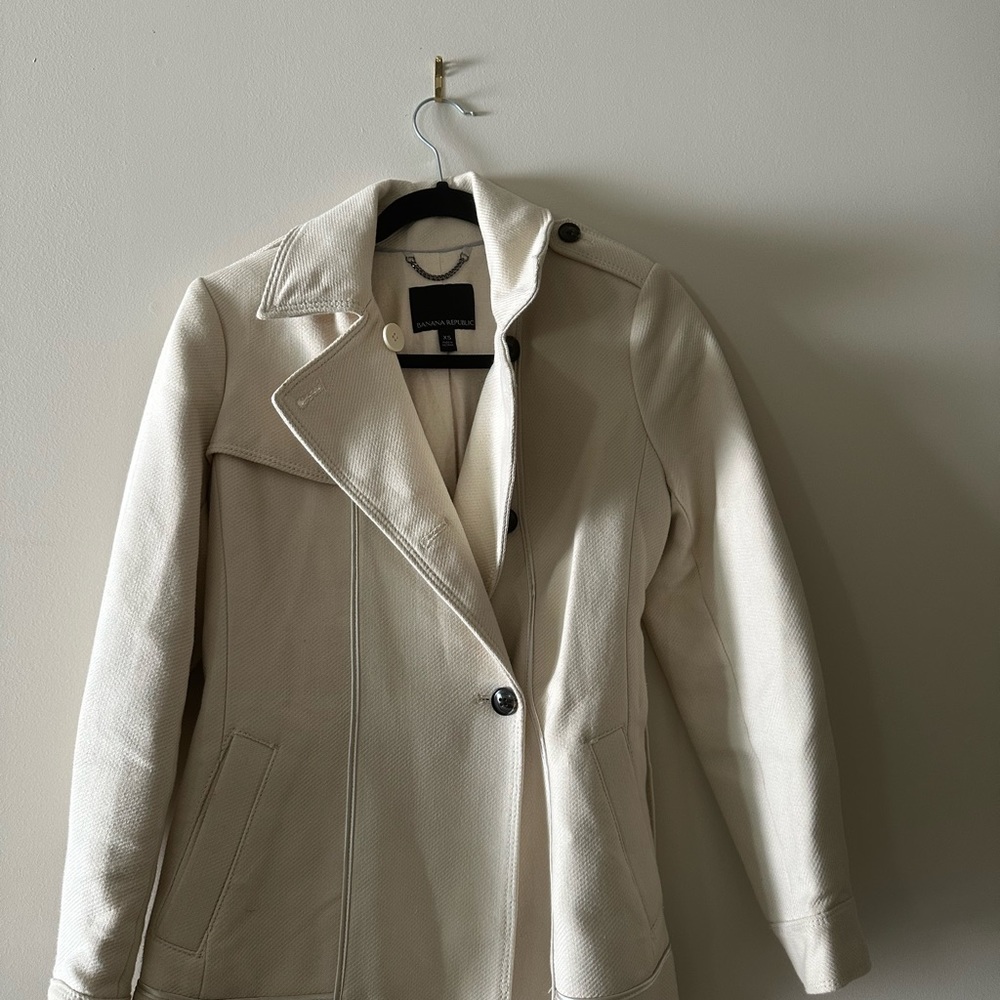 Banana Republic Fabulous Quality Off-White Belted Coat.